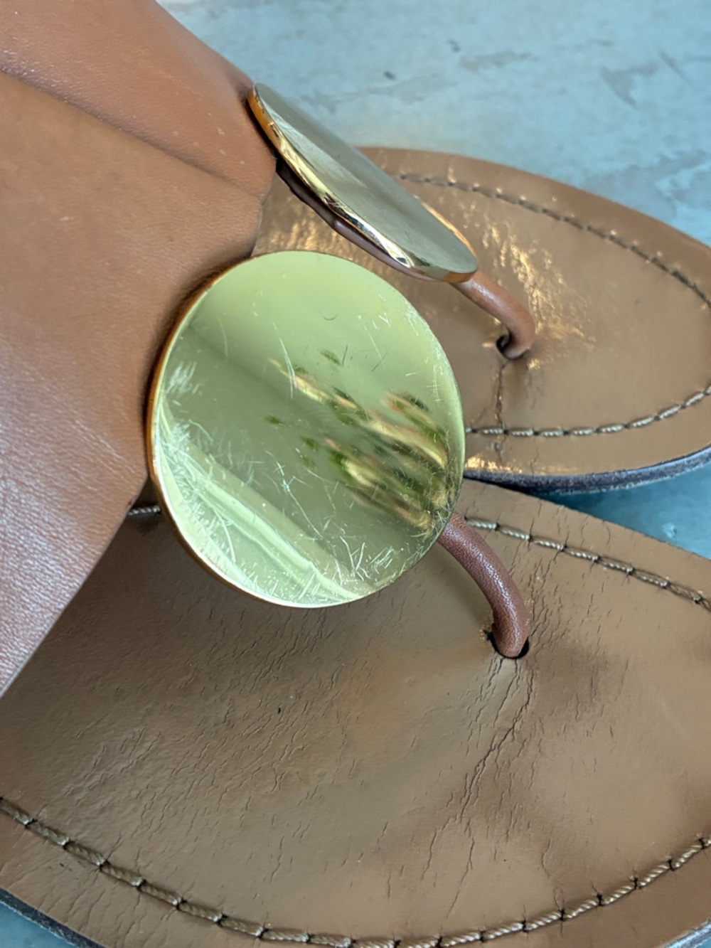 Tory Burch Cognac Leather Thong Sandals with Gold Disc - Picture 2 of 10